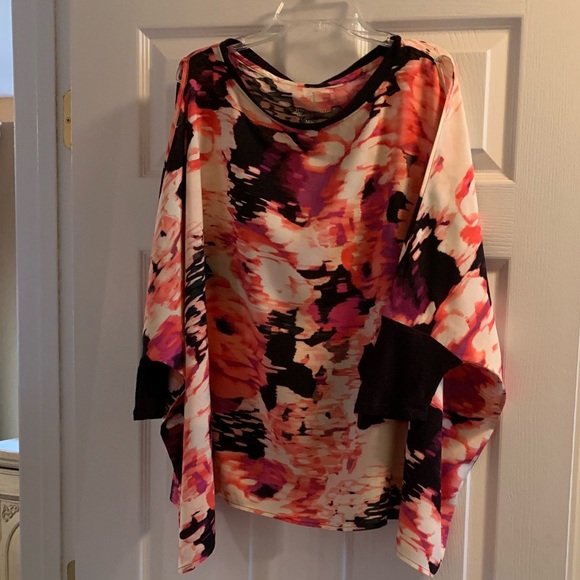 Cute blouse! - Picture 1 of 7